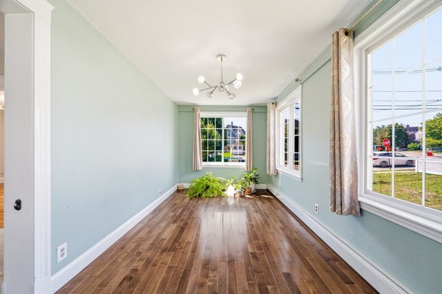 90 Standish Ave, Quincy, MA 02170