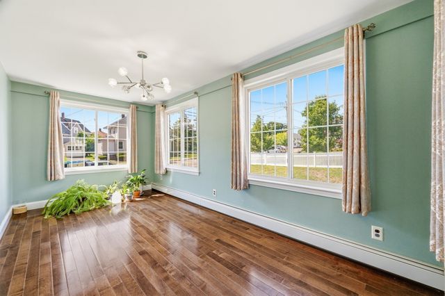 90 Standish Ave, Quincy, MA 02170