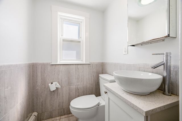 90 Standish Ave, Quincy, MA 02170