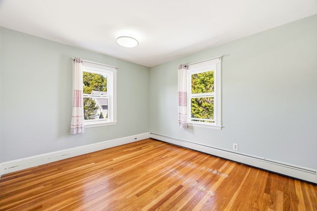 90 Standish Ave, Quincy, MA 02170
