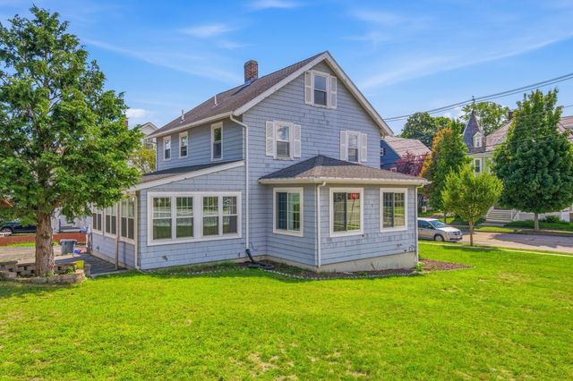 90 Standish Ave, Quincy, MA 02170