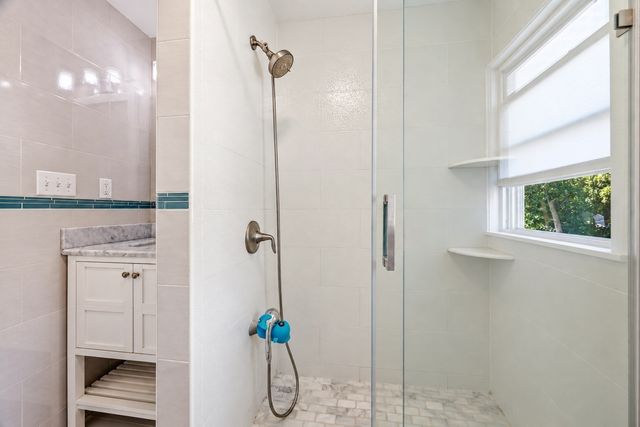 90 Standish Ave, Quincy, MA 02170