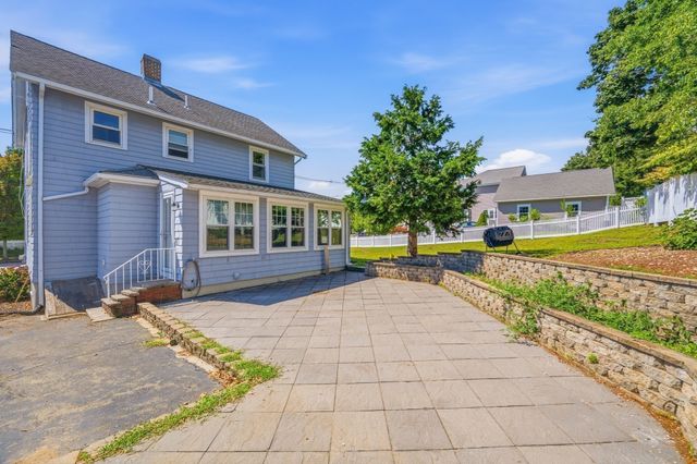 90 Standish Ave, Quincy, MA 02170
