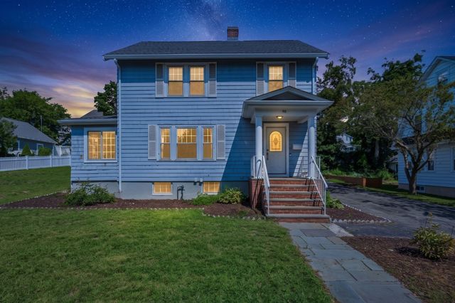 90 Standish Ave, Quincy, MA 02170