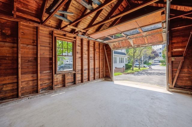 90 Standish Ave, Quincy, MA 02170