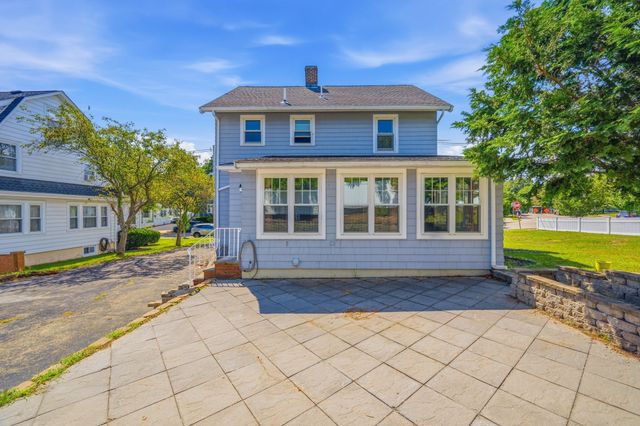 90 Standish Ave, Quincy, MA 02170