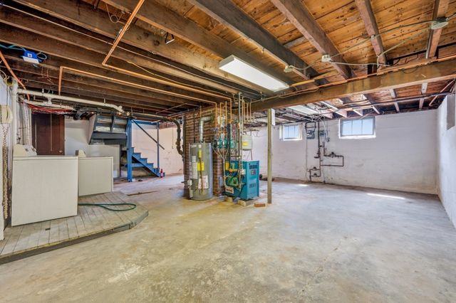 90 Standish Ave, Quincy, MA 02170