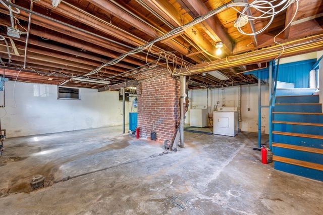 90 Standish Ave, Quincy, MA 02170