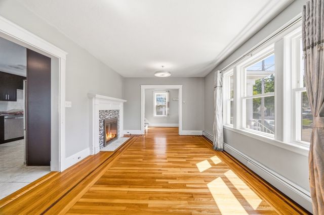 90 Standish Ave, Quincy, MA 02170