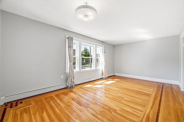 90 Standish Ave, Quincy, MA 02170