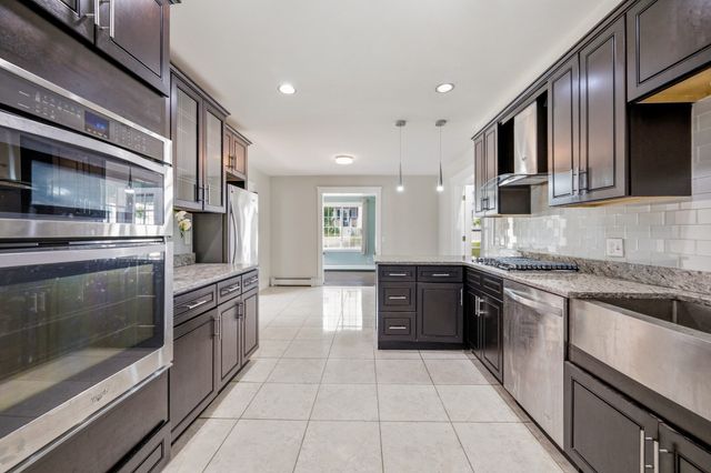 90 Standish Ave, Quincy, MA 02170