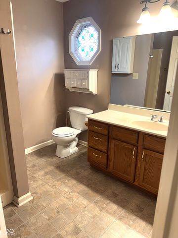 6027 Conestoga Trail, Columbus, IN 47203