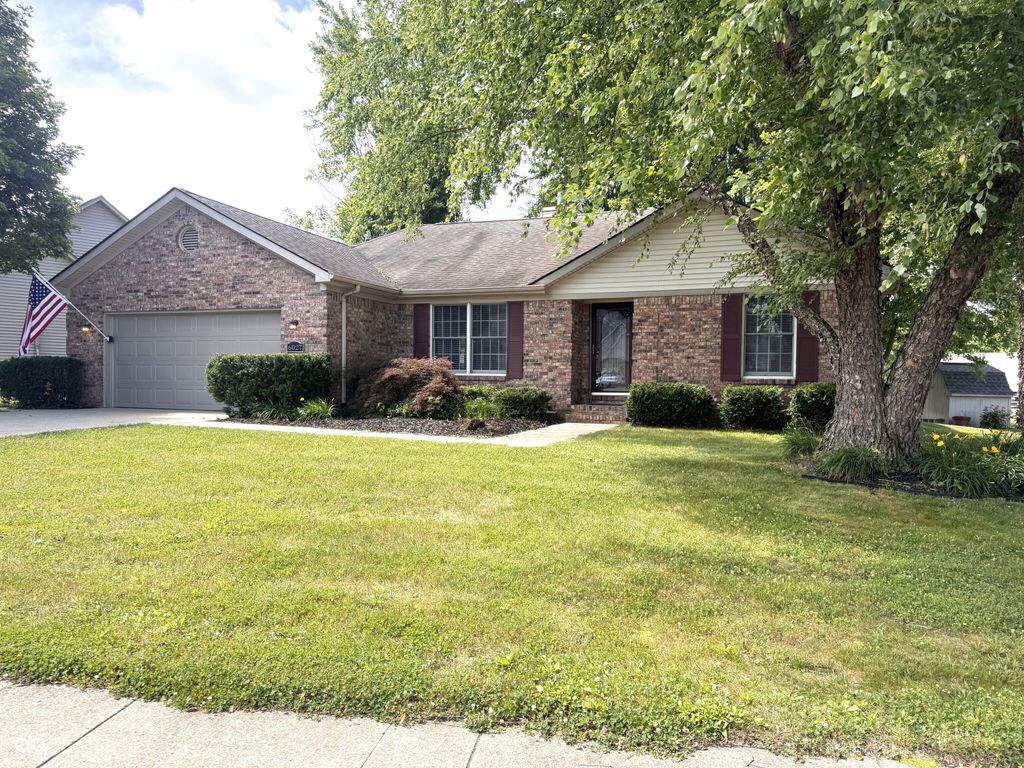 6027 Conestoga Trail, Columbus, IN 47203