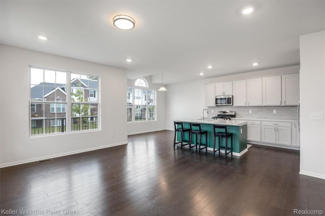 49555 Lantern Way, Canton Charter Township, MI 48188