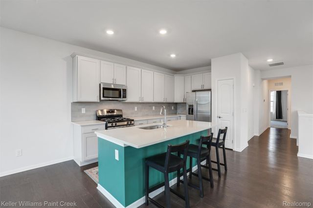 49555 Lantern Way, Canton Charter Township, MI 48188