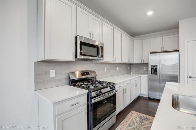 49555 Lantern Way, Canton Charter Township, MI 48188