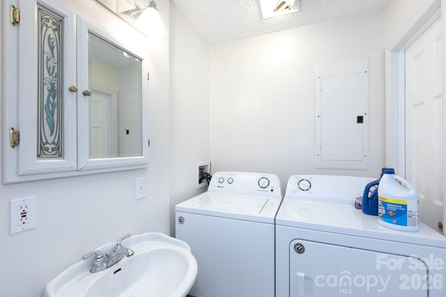 15224 Thomas Road, Charlotte, NC 28278