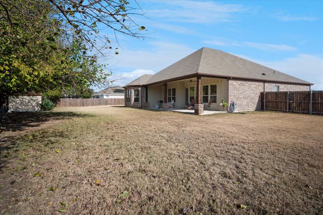 409 N College Street, Pilot Point, TX 76258