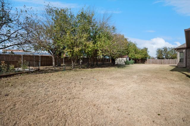 409 N College Street, Pilot Point, TX 76258