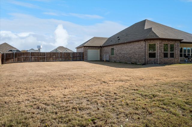 409 N College Street, Pilot Point, TX 76258