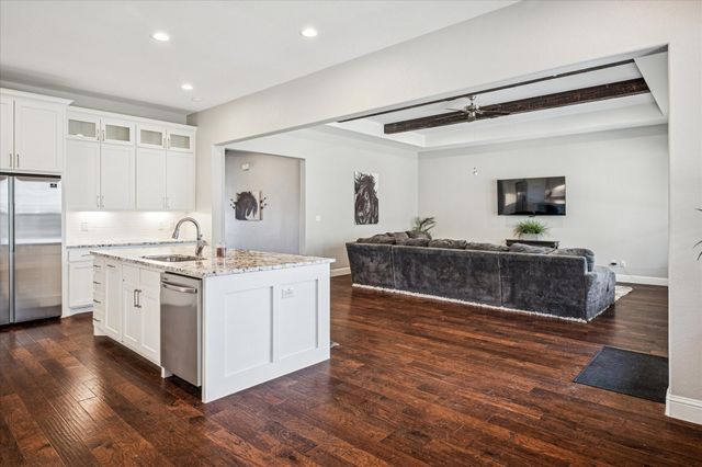 409 N College Street, Pilot Point, TX 76258