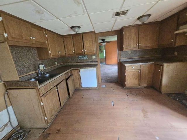 208 S 6th Street, Highlands, TX 77562