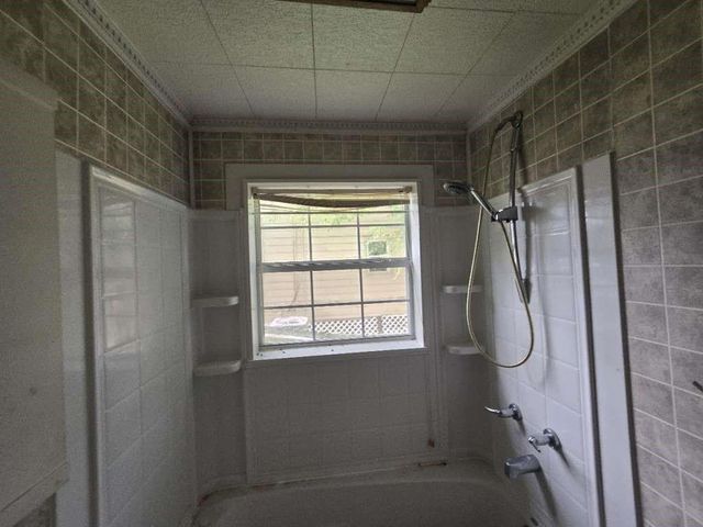 208 S 6th Street, Highlands, TX 77562