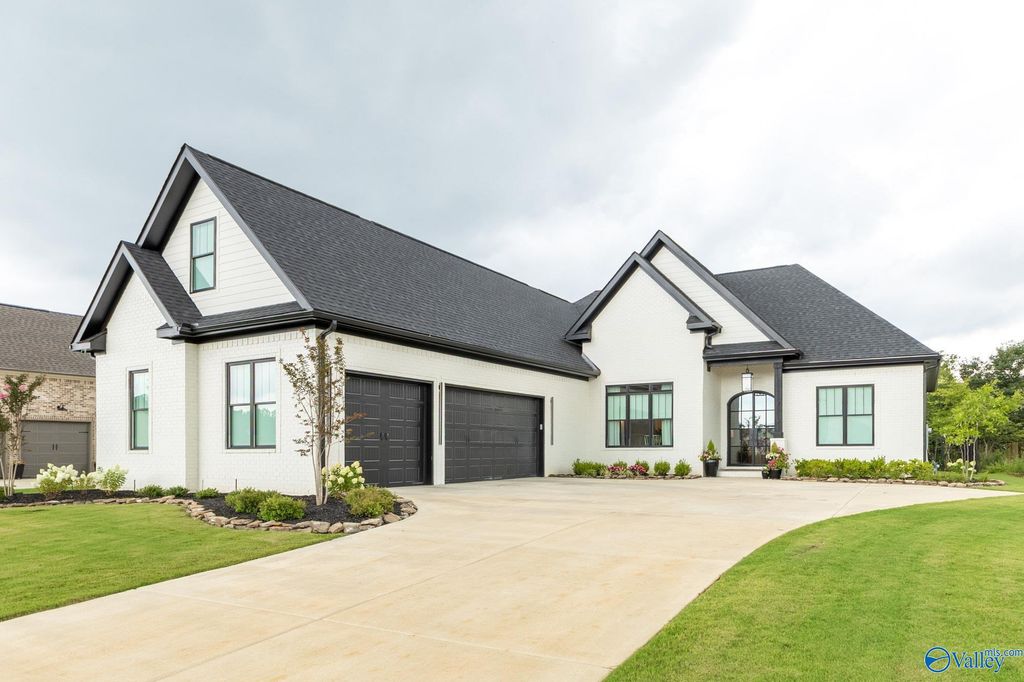 23173 Sawgrass Drive, Athens, AL 35613