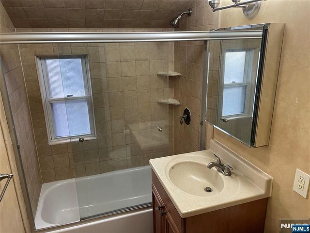 130 Glenbrook Parkway 5E, Englewood, NJ 07631