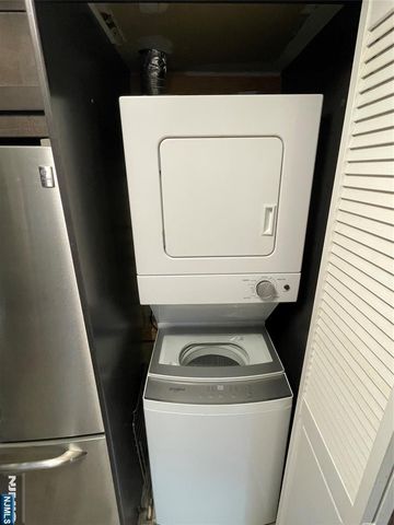 130 Glenbrook Parkway 5E, Englewood, NJ 07631