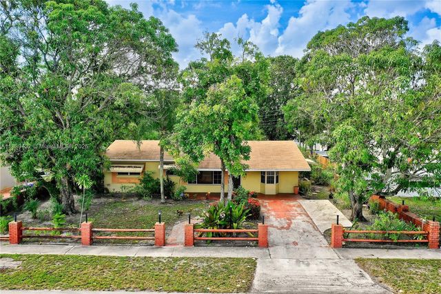 7140 Fillmore St, Hollywood, FL 33024
