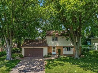 3516 Highcrest Road NE, Saint Anthony, MN 55418