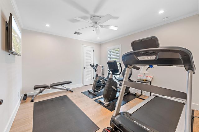 11785 Lake Shore Place, North Palm Beach, FL 33408