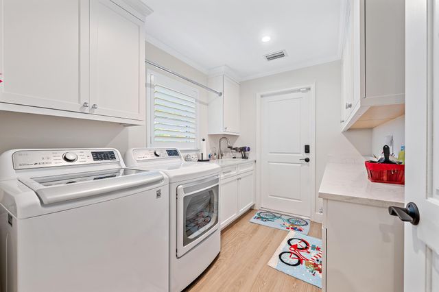 11785 Lake Shore Place, North Palm Beach, FL 33408