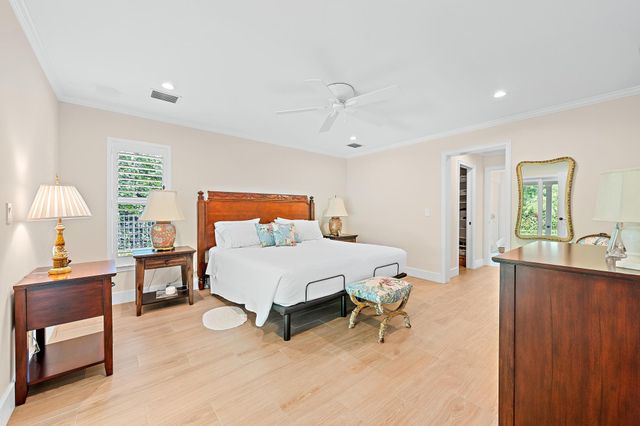 11785 Lake Shore Place, North Palm Beach, FL 33408
