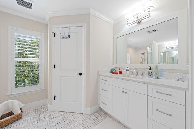 11785 Lake Shore Place, North Palm Beach, FL 33408