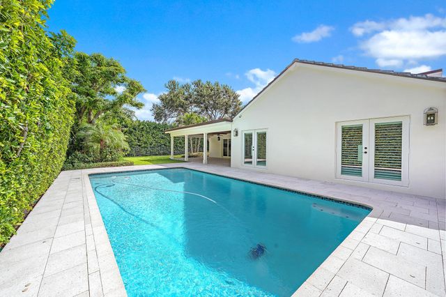 11785 Lake Shore Place, North Palm Beach, FL 33408