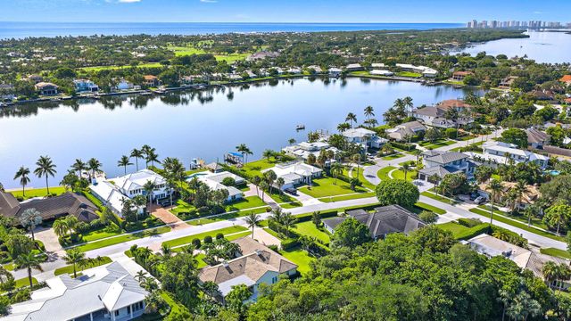 11785 Lake Shore Place, North Palm Beach, FL 33408