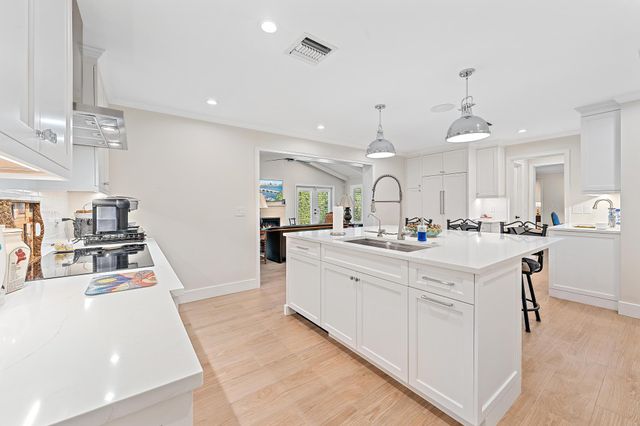 11785 Lake Shore Place, North Palm Beach, FL 33408