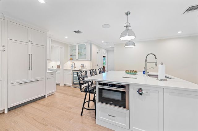 11785 Lake Shore Place, North Palm Beach, FL 33408