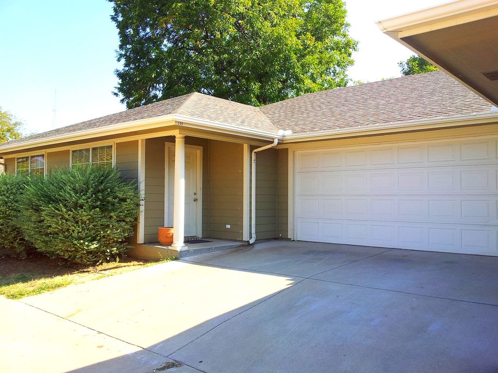 208 N Val Verde Circle A, Keene, TX 76059
