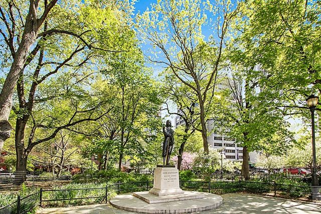 200 E 16th St Apt 4B, New York City, NY 10003