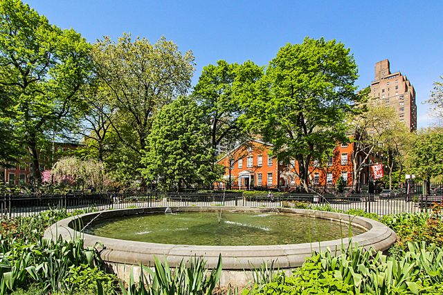 200 E 16th St Apt 4B, New York City, NY 10003