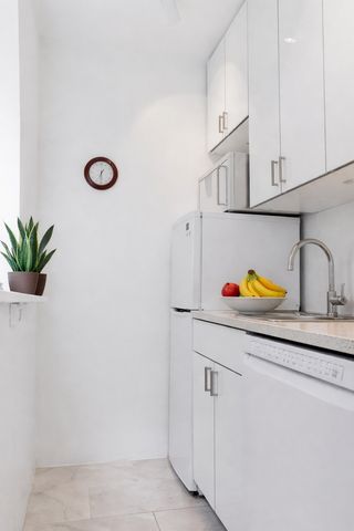 200 E 16th St Apt 4B, New York City, NY 10003