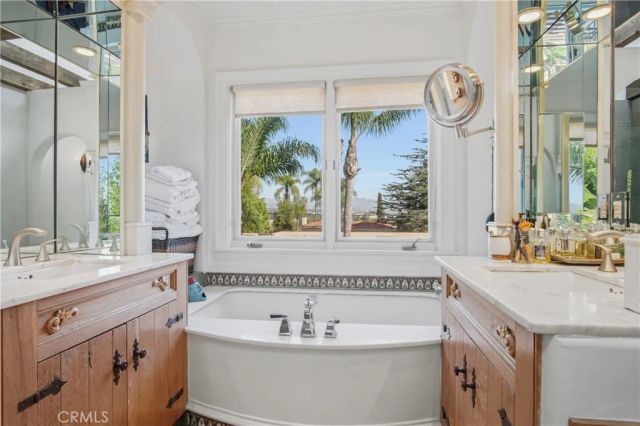 3524 Grand View Boulevard, Los Angeles, CA 90066