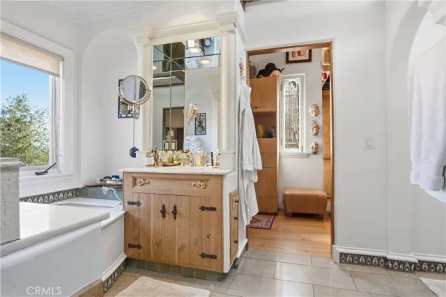 3524 Grand View Boulevard, Los Angeles, CA 90066