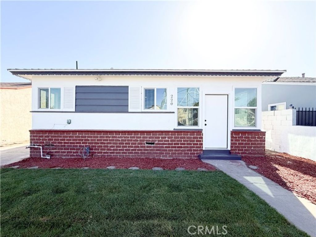 220 W 98th Street, Los Angeles, CA 90003