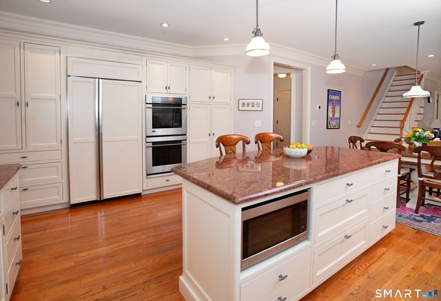 1 Spectacle Lane, Ridgefield, CT 06877
