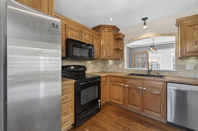 13121 Grandview Road, Grandview, MO 64030