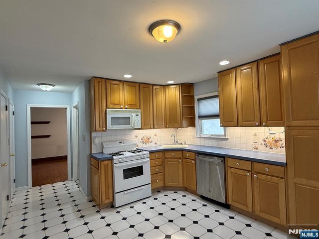 409 Cleveland Avenue 1F+BASEMENT, Harrison, NJ 07029